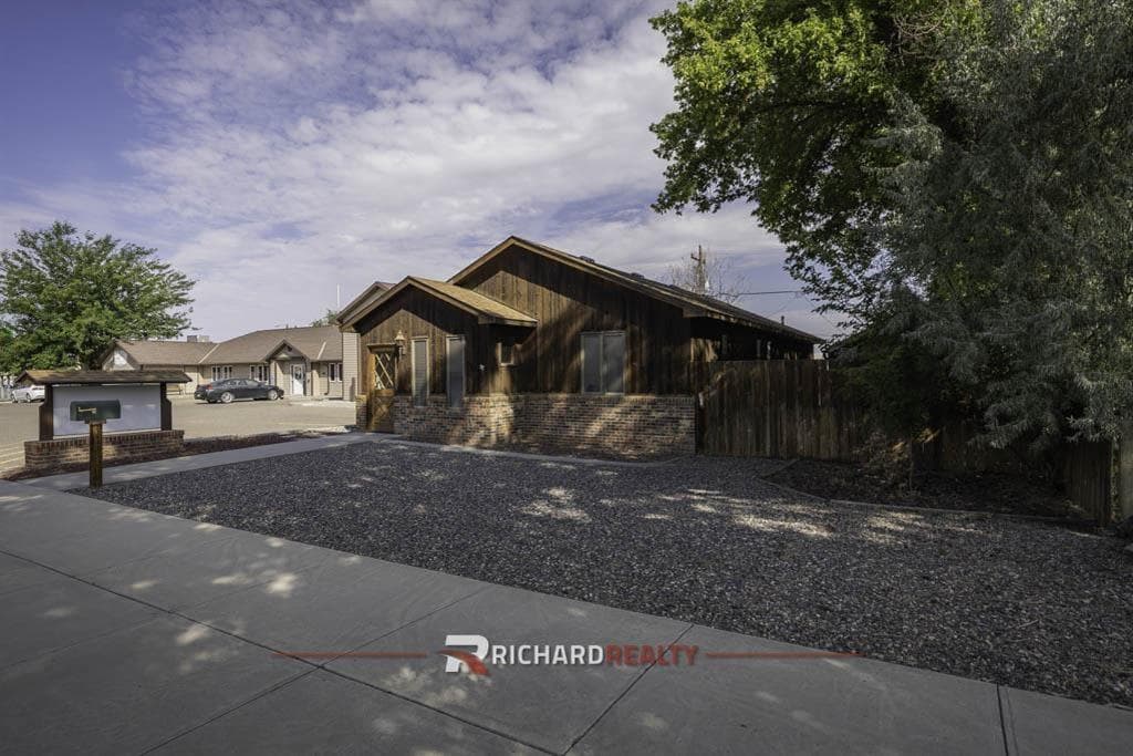 1015 Robertson Ave — photo 2 of 25