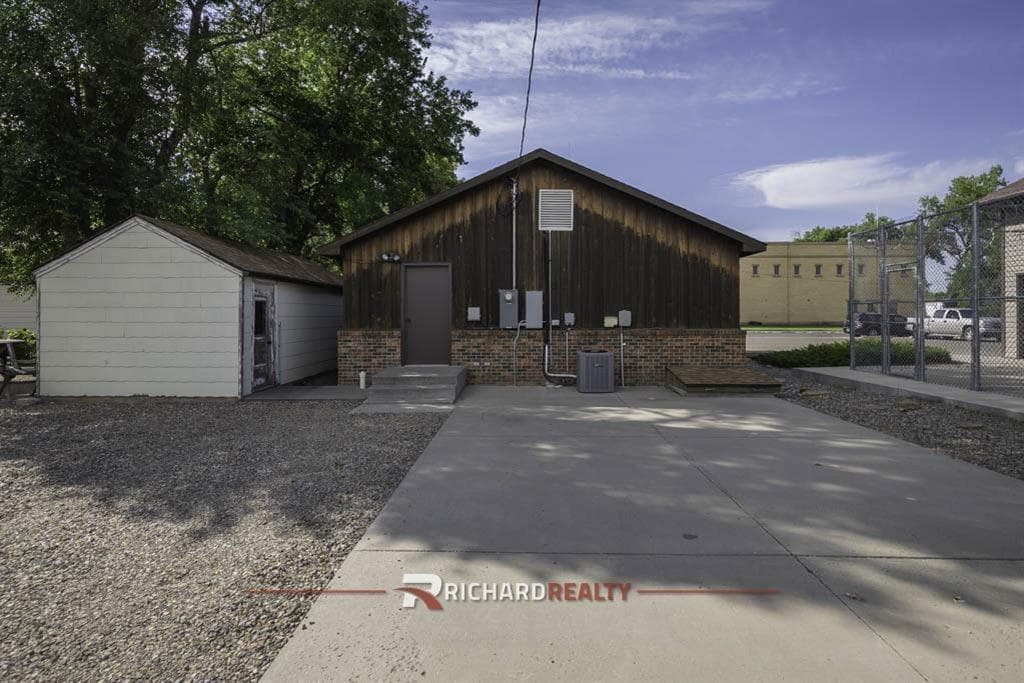 1015 Robertson Ave — photo 21 of 25