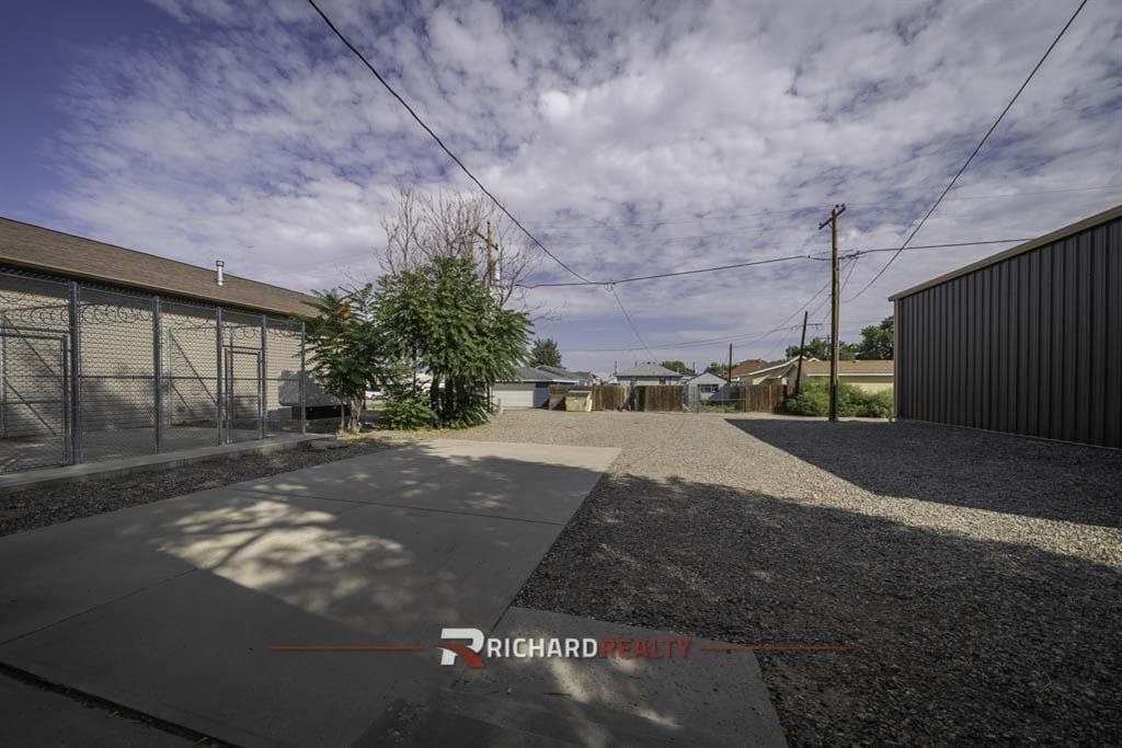 1015 Robertson Ave — photo 22 of 25