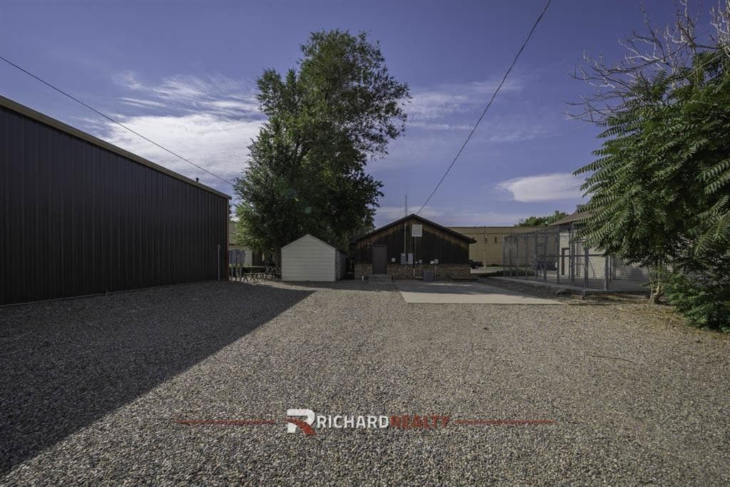 1015 Robertson Ave — photo 23 of 25