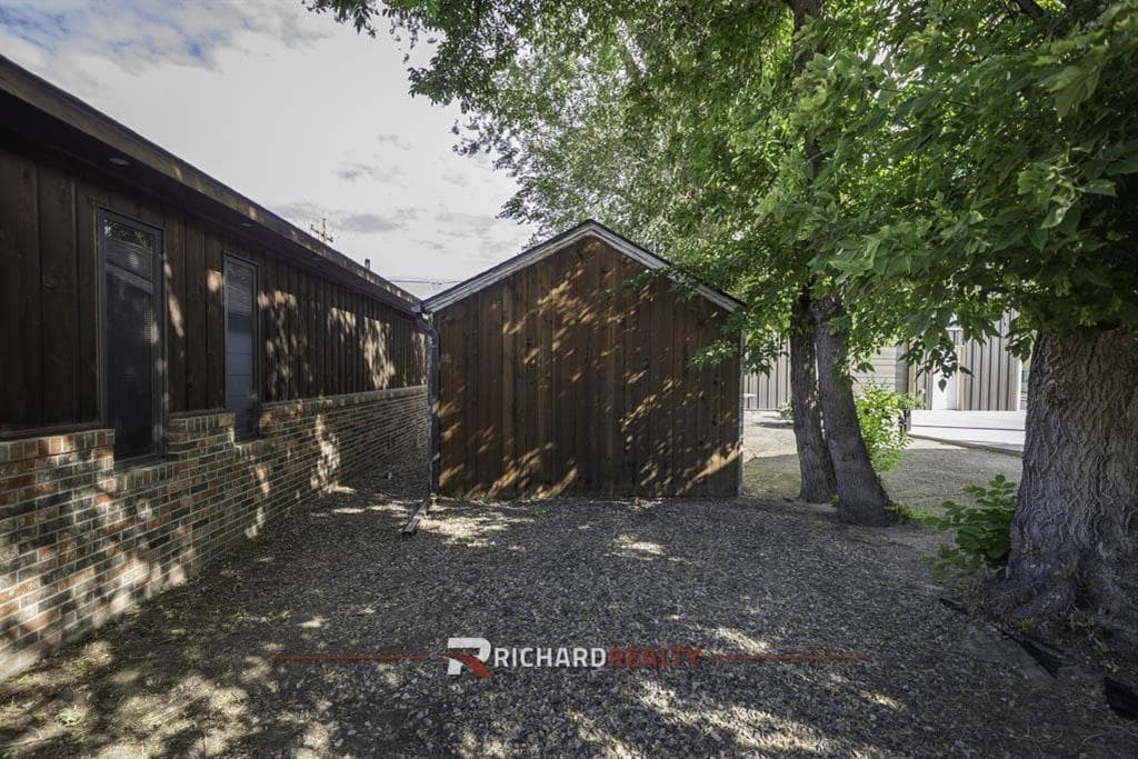 1015 Robertson Ave — photo 24 of 25