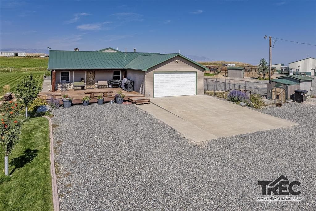 854 Road 22 1/2 — photo 2 of 94