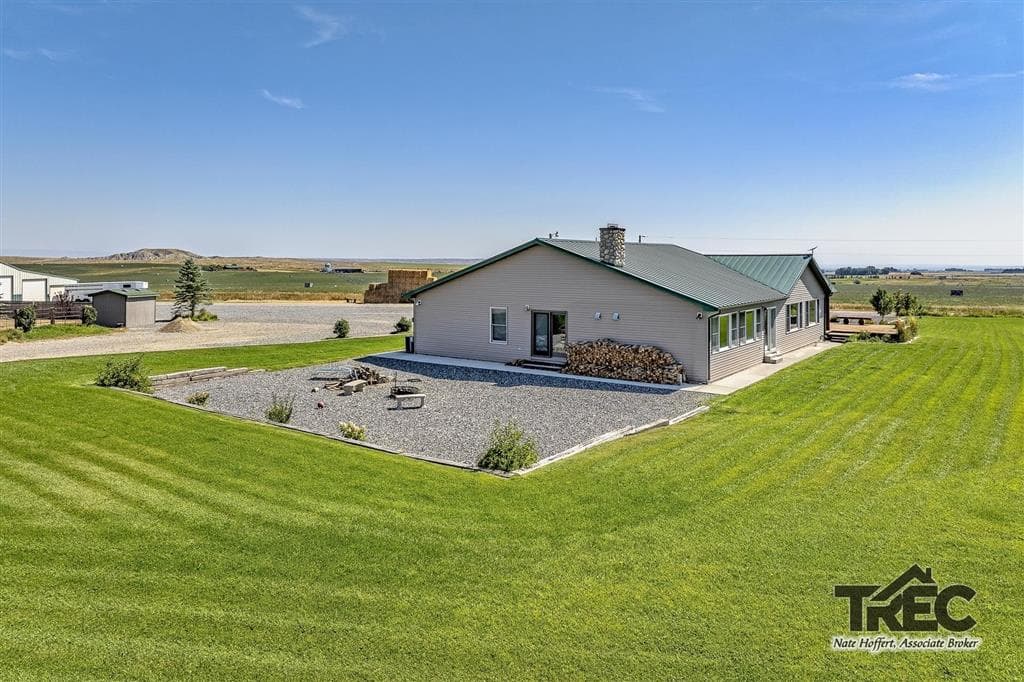 854 Road 22 1/2 — photo 11 of 94