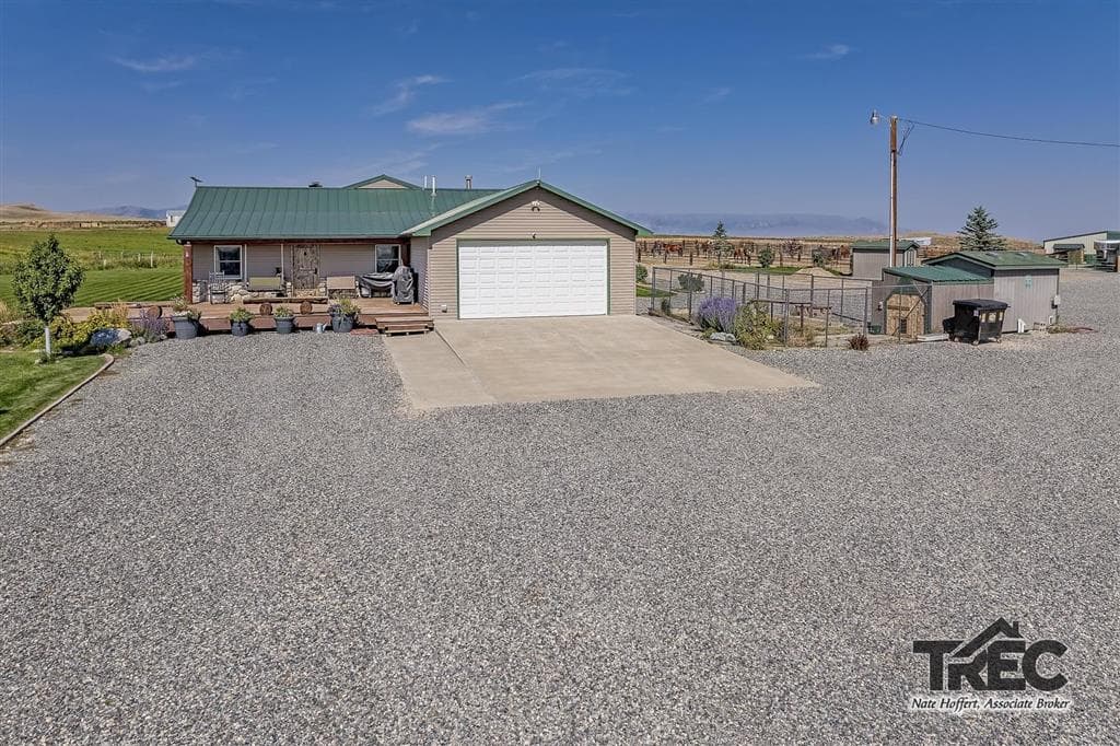 854 Road 22 1/2 — photo 3 of 94