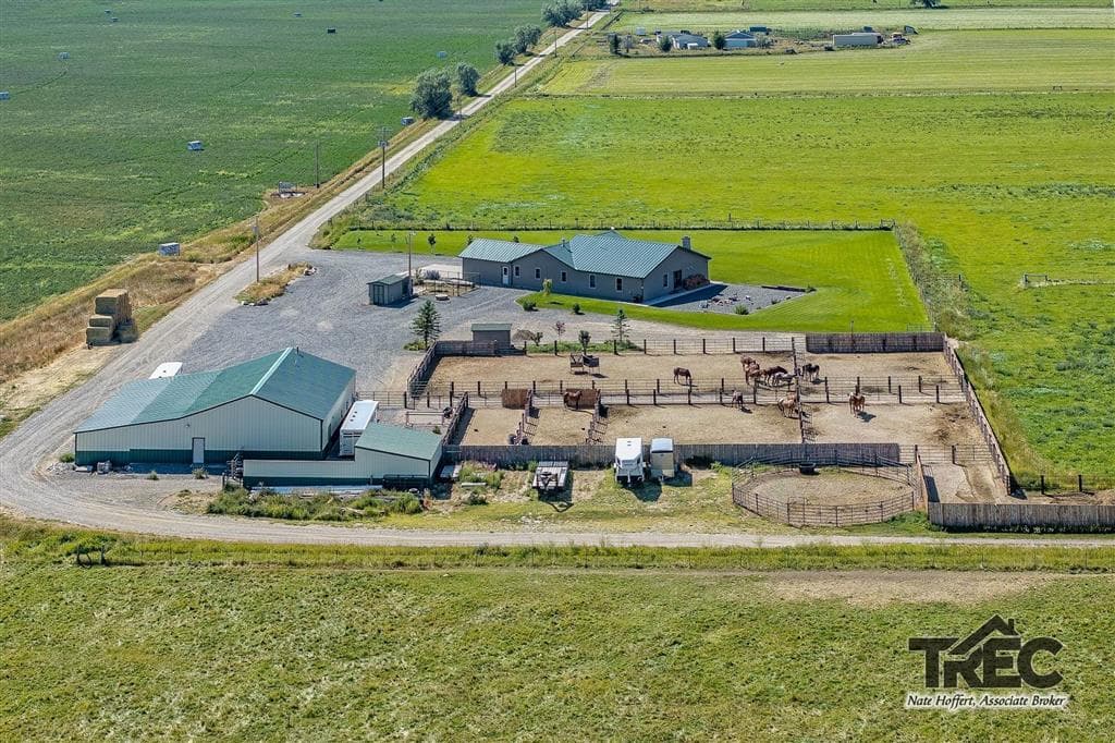 854 Road 22 1/2 — photo 23 of 94