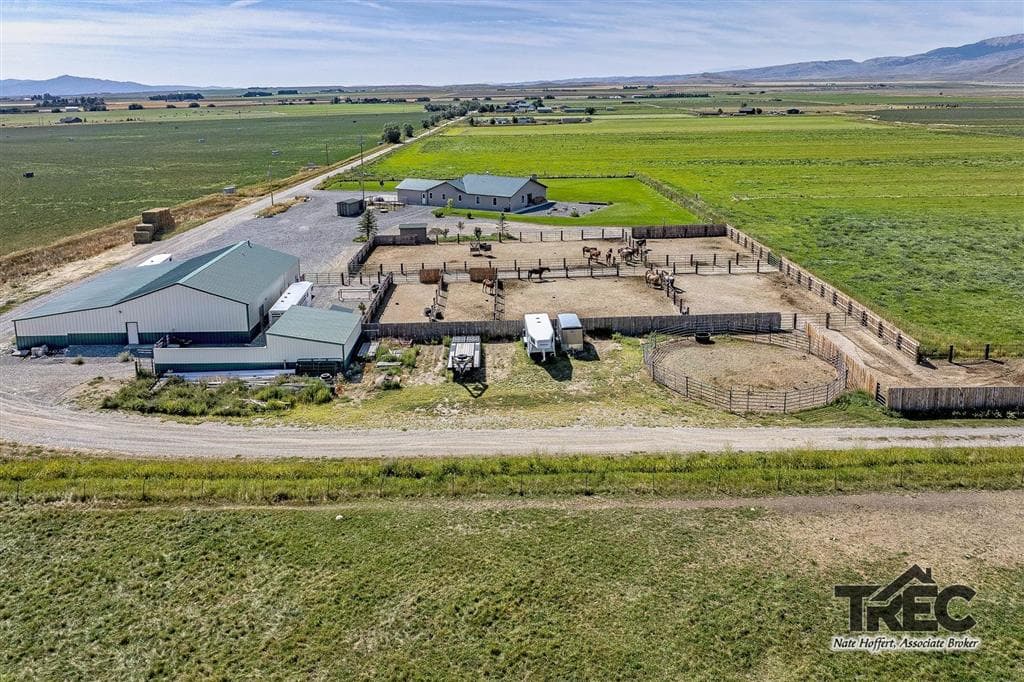 854 Road 22 1/2 — photo 24 of 94