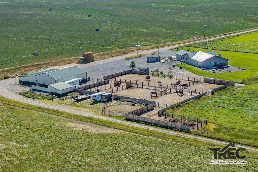 854 Road 22 1/2 — photo 25 of 94