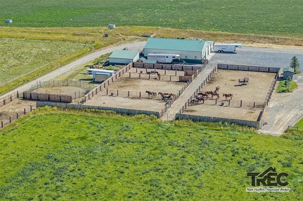 854 Road 22 1/2 — photo 27 of 94