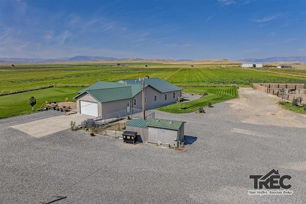 854 Road 22 1/2 — photo 4 of 94