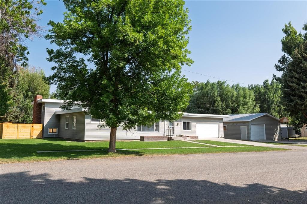 618 Montana Ave photo 1