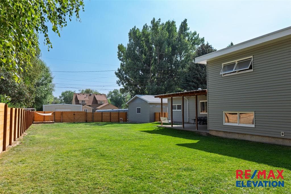 618 Montana Ave — photo 5 of 44