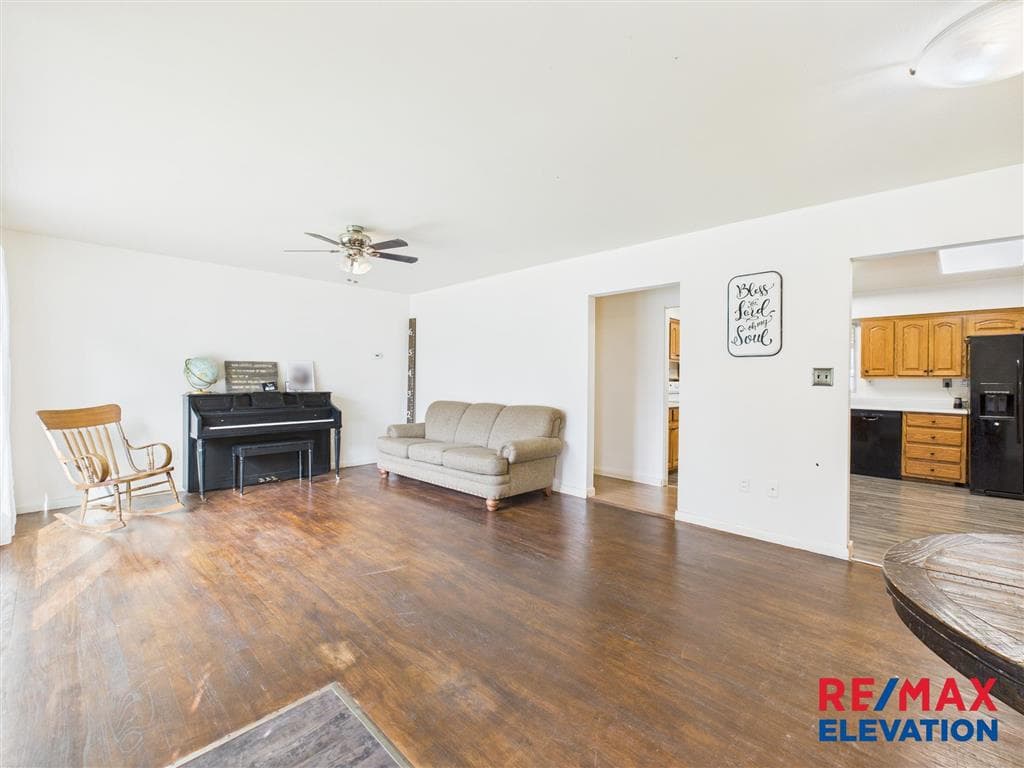 618 Montana Ave — photo 10 of 44