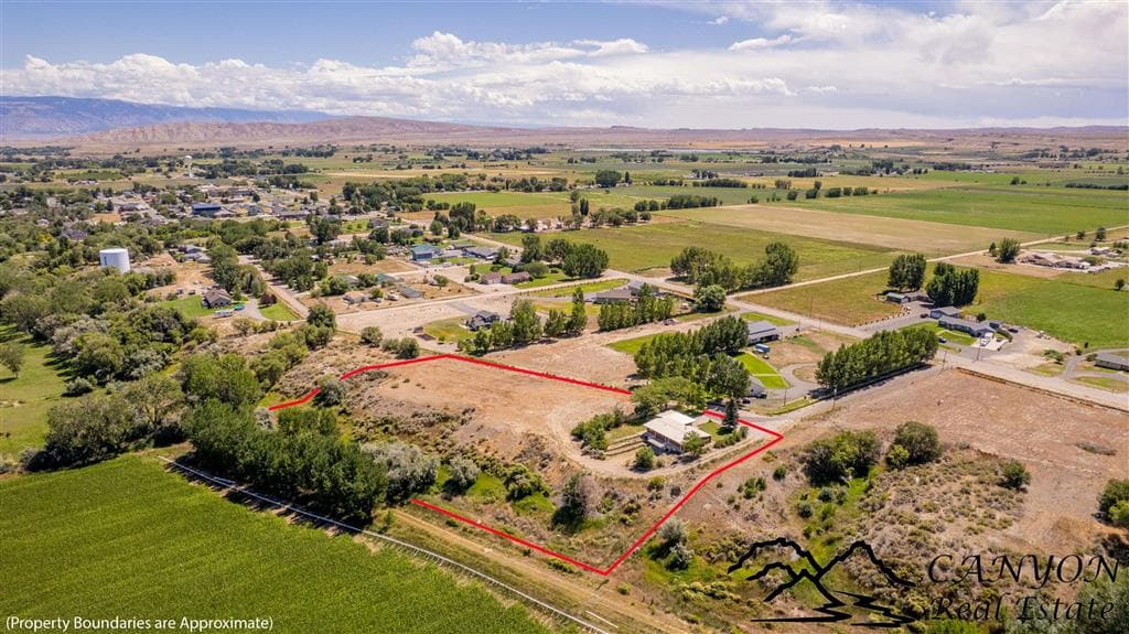 1039 Lane 12 — photo 2 of 54