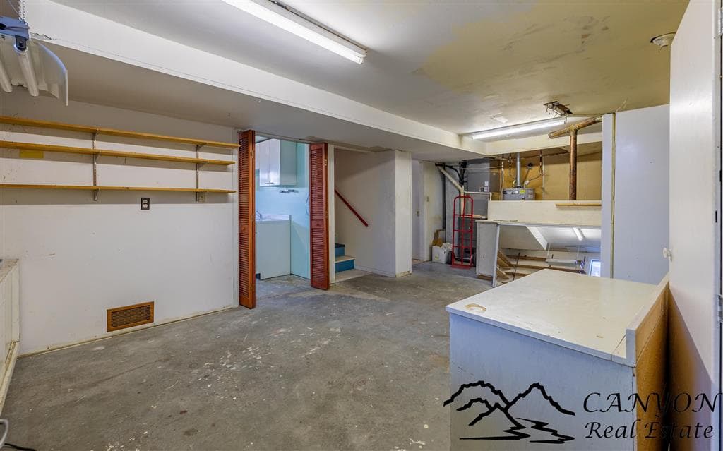 1039 Lane 12 — photo 19 of 54