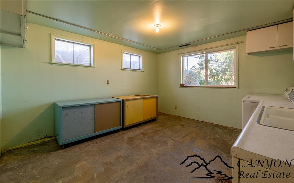 1039 Lane 12 — photo 22 of 54