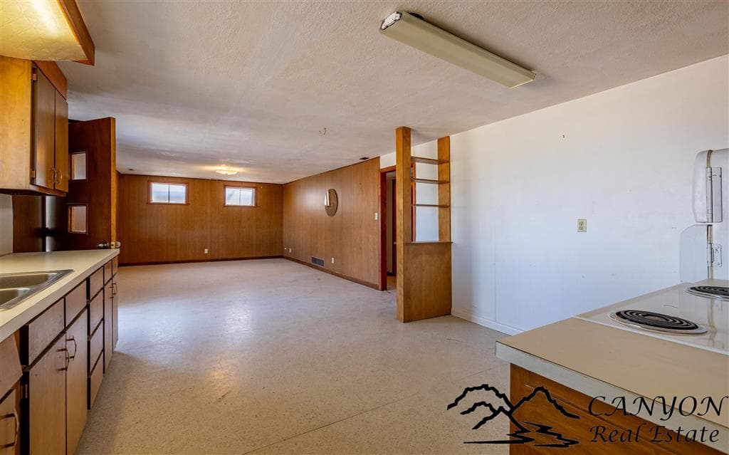 1039 Lane 12 — photo 23 of 54