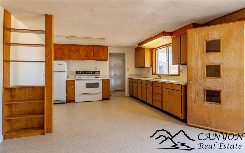 1039 Lane 12 — photo 24 of 54