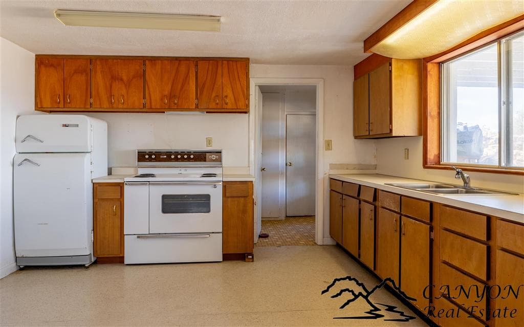 1039 Lane 12 — photo 25 of 54