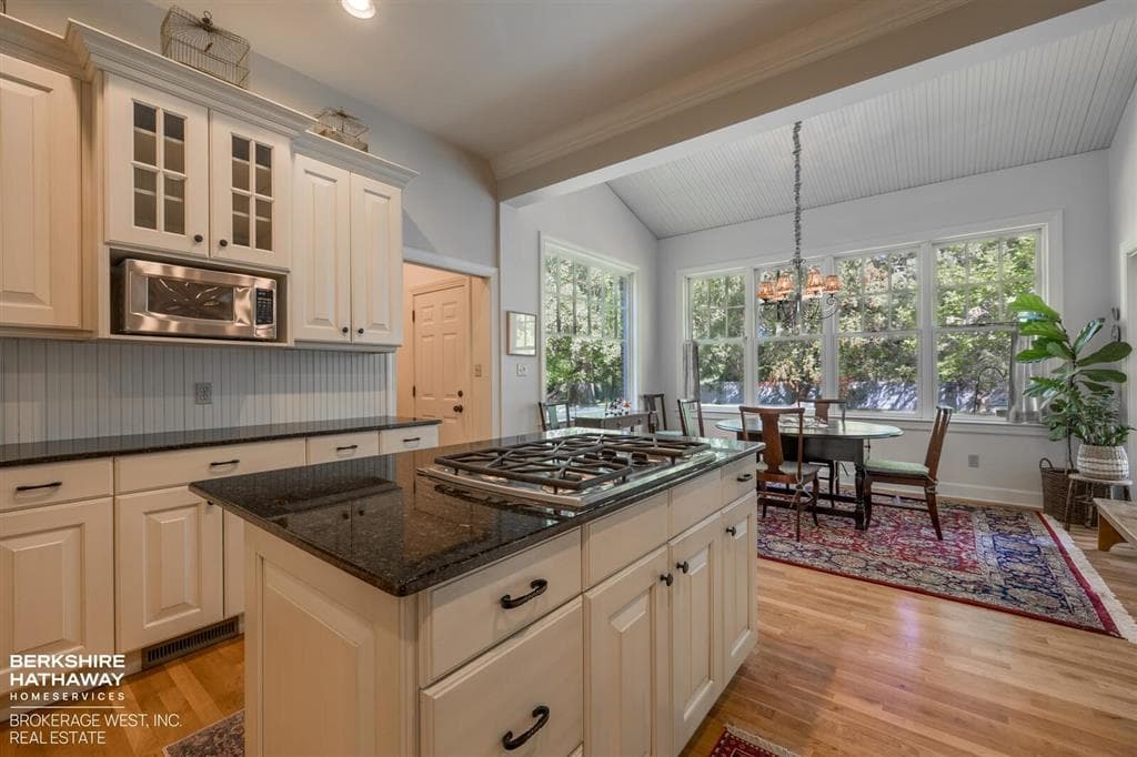 1207 Sunshine Ave — photo 4 of 54