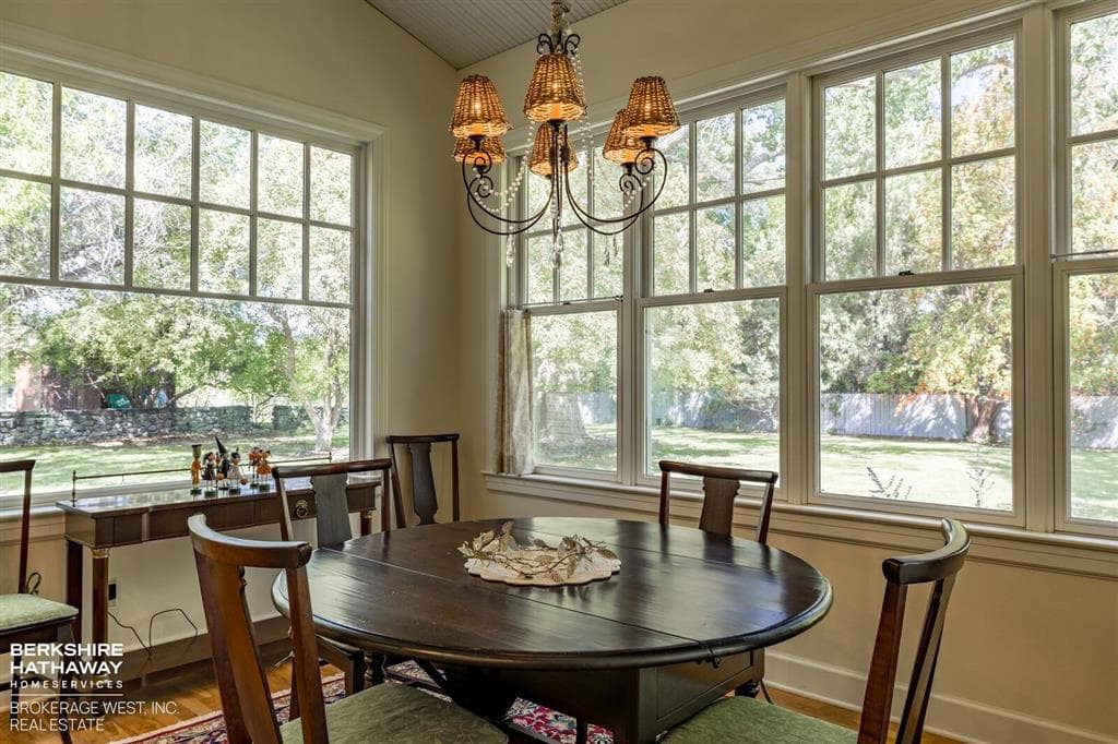 1207 Sunshine Ave — photo 5 of 54