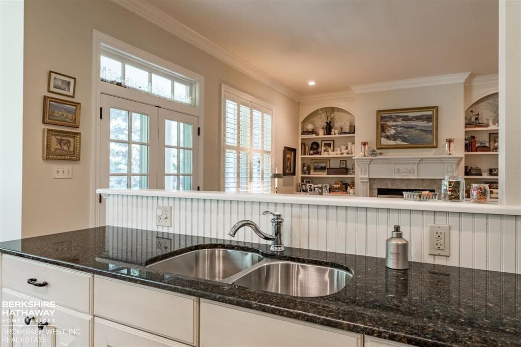 1207 Sunshine Ave — photo 8 of 54