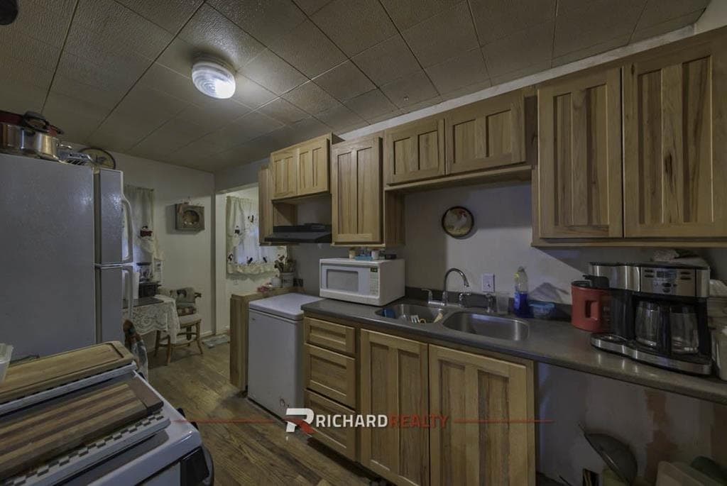 710 W C St — photo 11 of 23