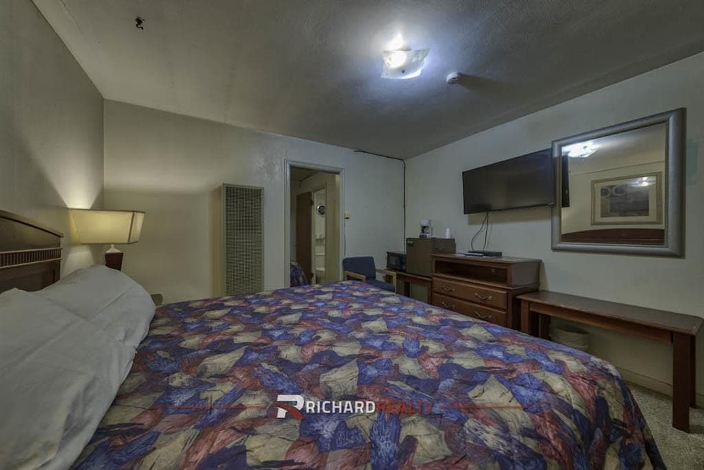 710 W C St — photo 16 of 23