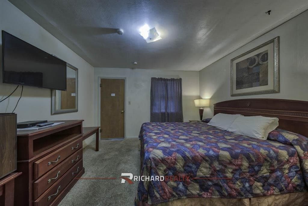 710 W C St — photo 17 of 23