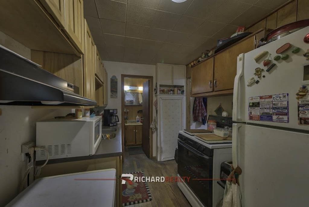 710 W C St — photo 10 of 23