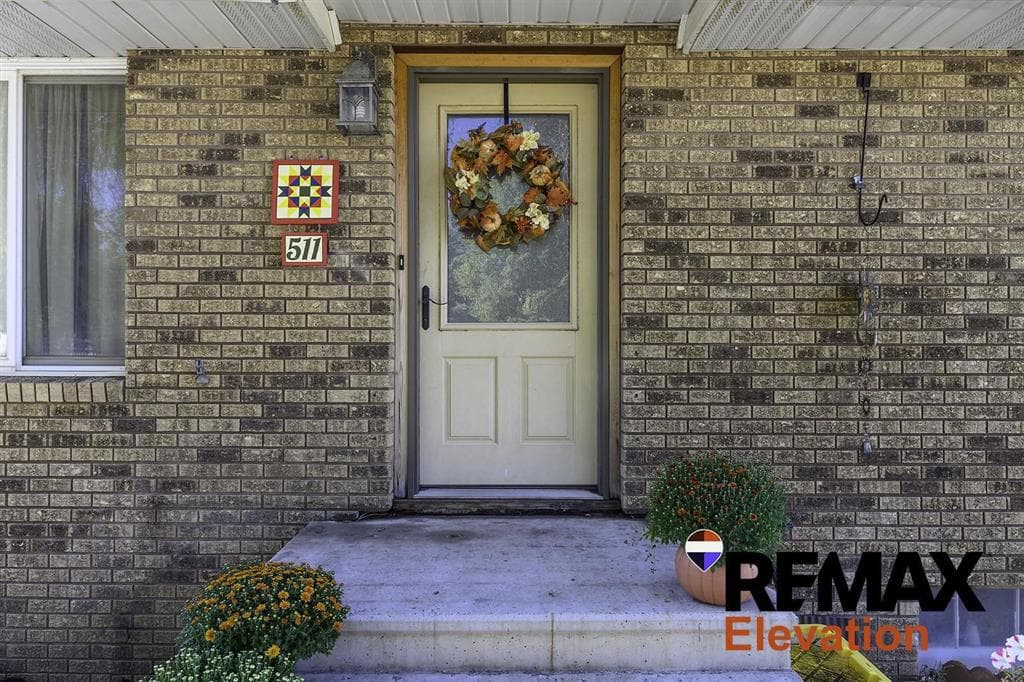 511 5th Ave N — photo 3 of 43