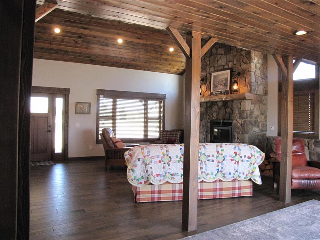 799 Great View Rd — photo 16 of 49