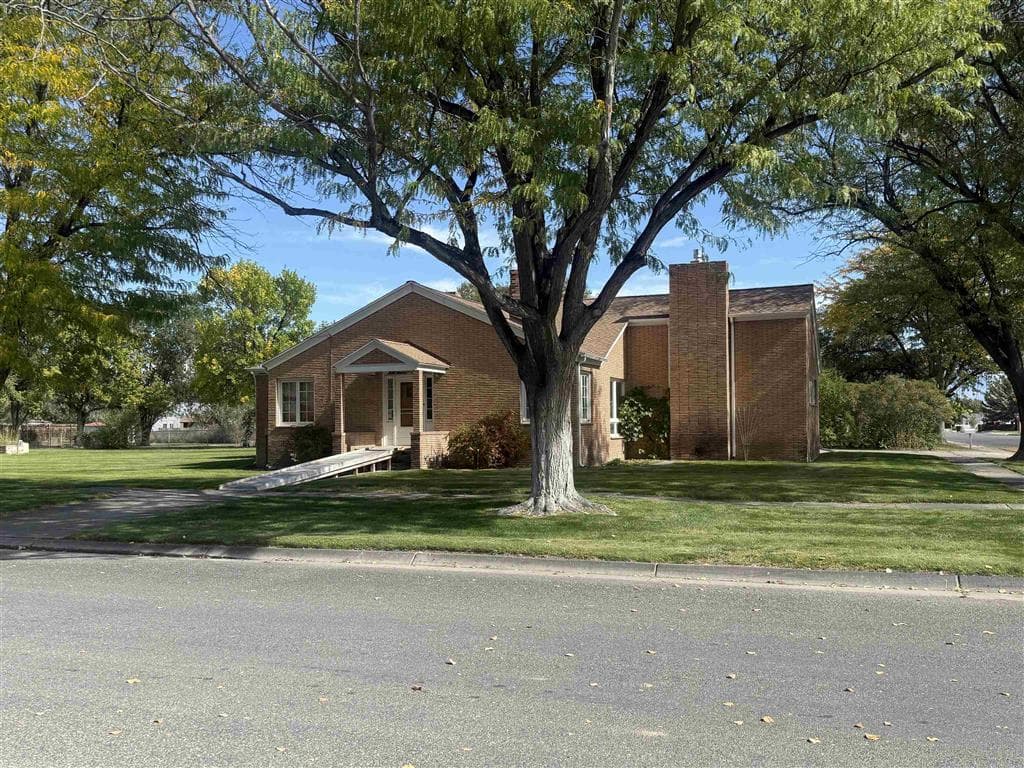 307 E 3rd St — photo 2 of 37