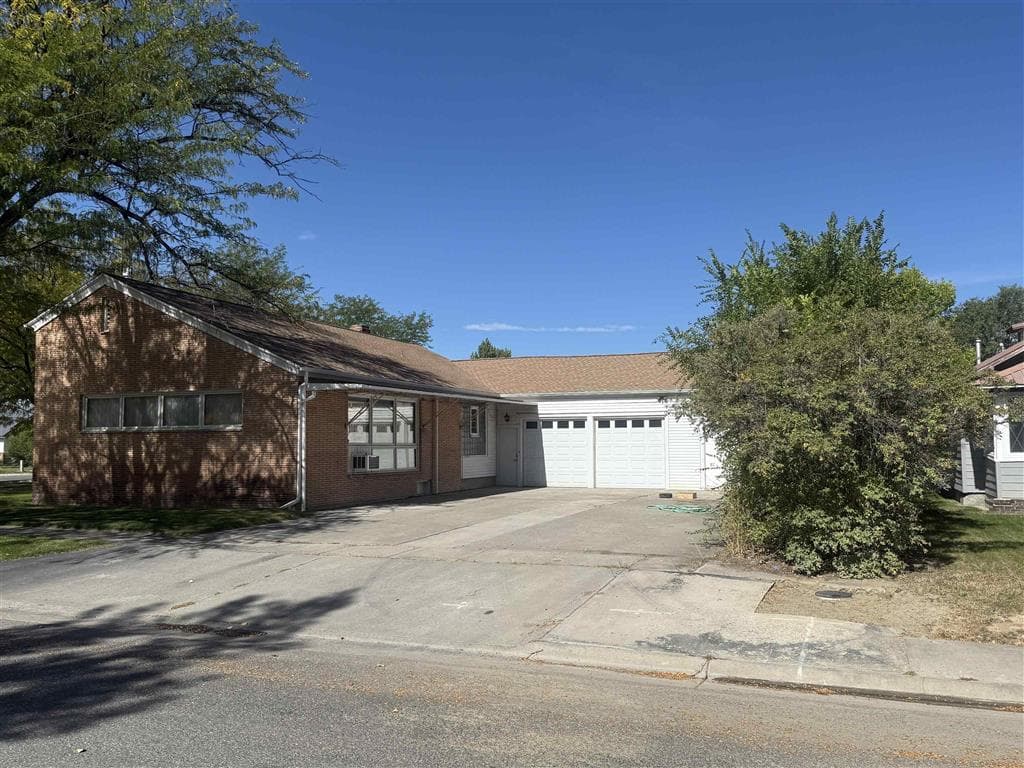 307 E 3rd St — photo 3 of 37