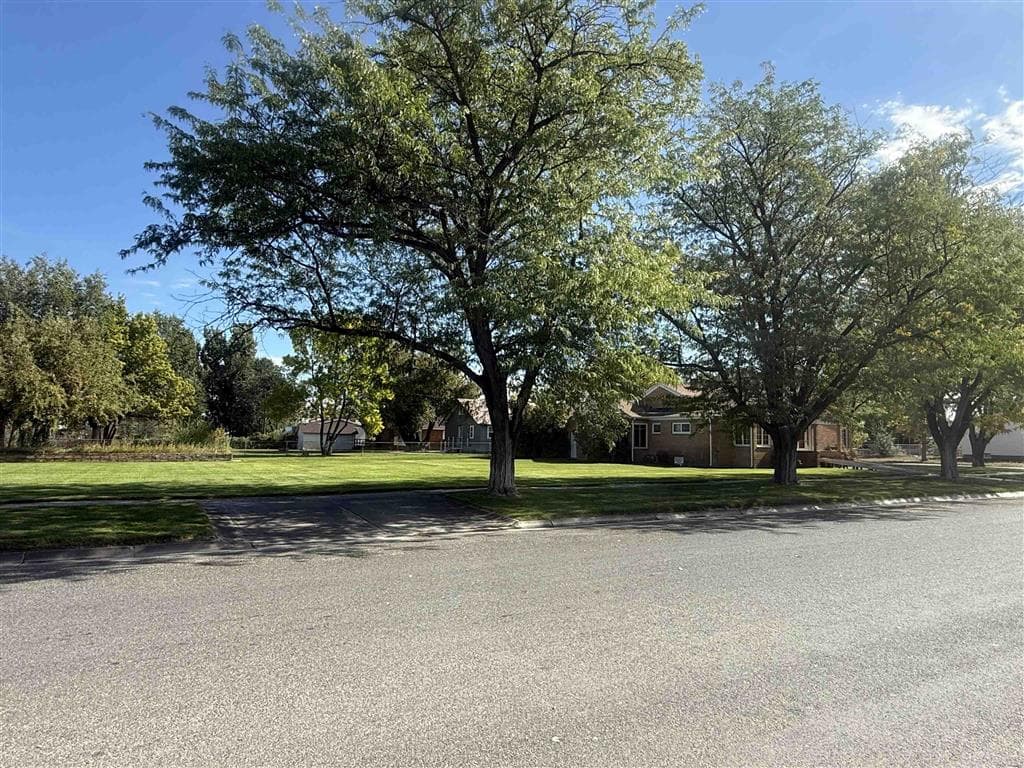 307 E 3rd St — photo 4 of 37