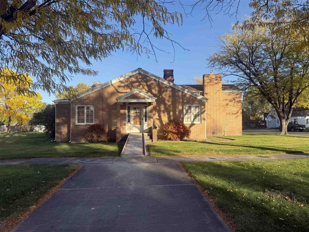 307 E 3rd St — photo 6 of 37