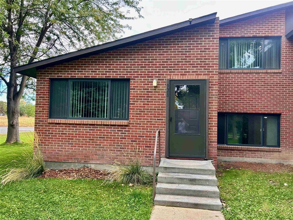 902 S 5th St — photo 2 of 35