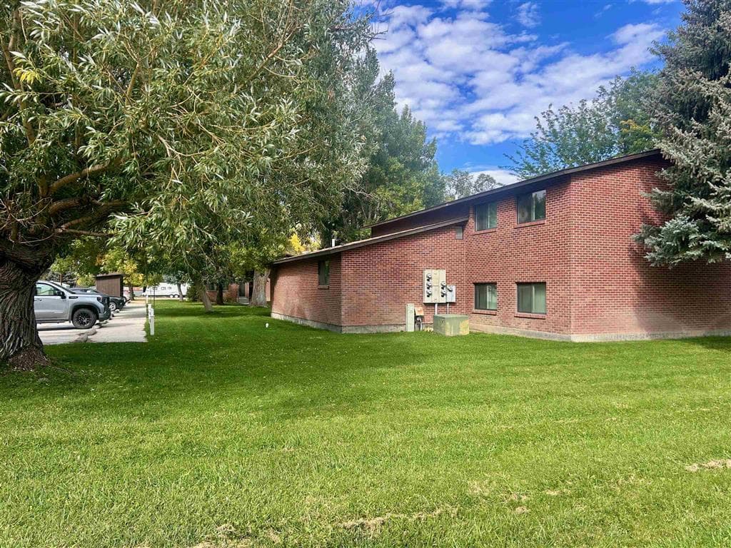 902 S 5th St — photo 13 of 35