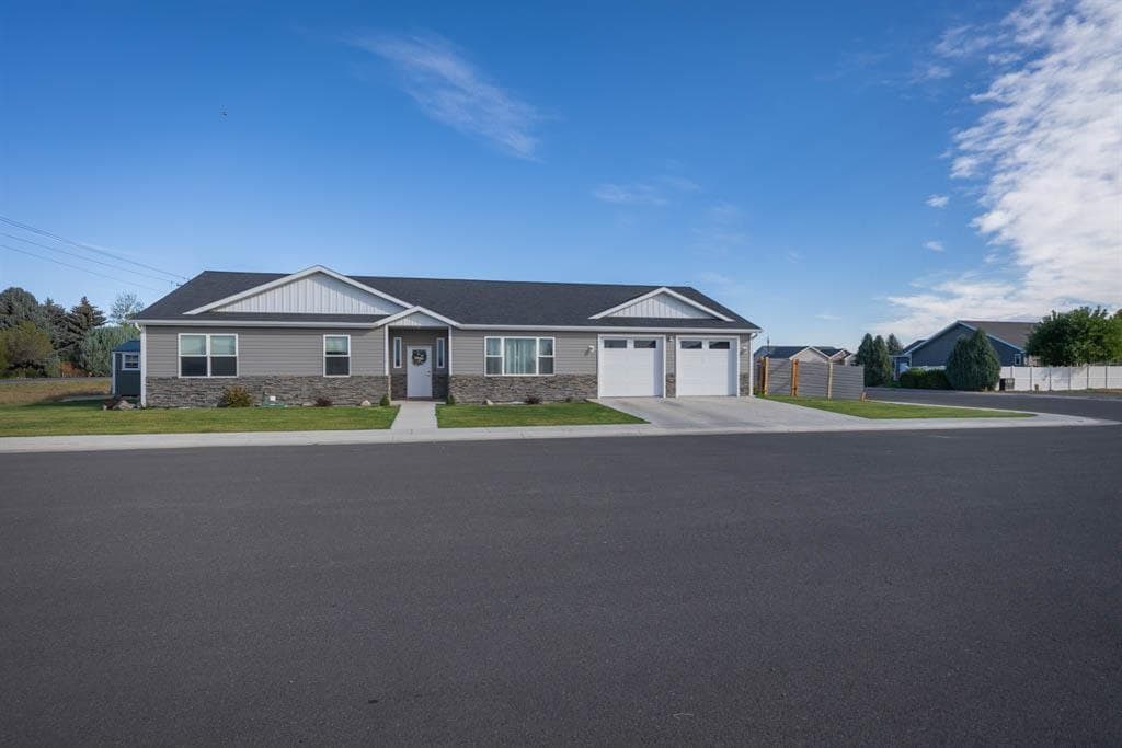 119 Blue Spruce Dr photo 1