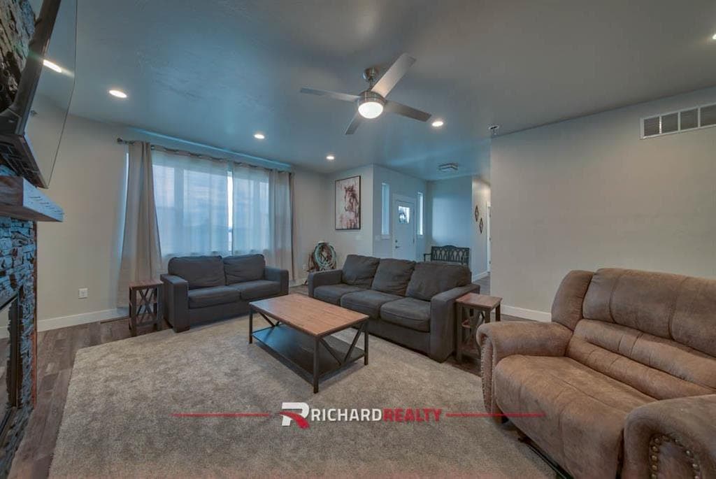 119 Blue Spruce Dr — photo 5 of 34