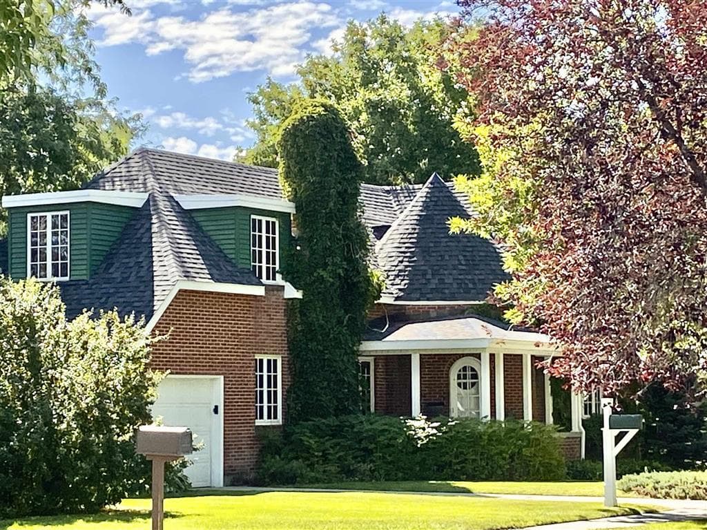 1300 Coburn Ave — photo 2 of 37