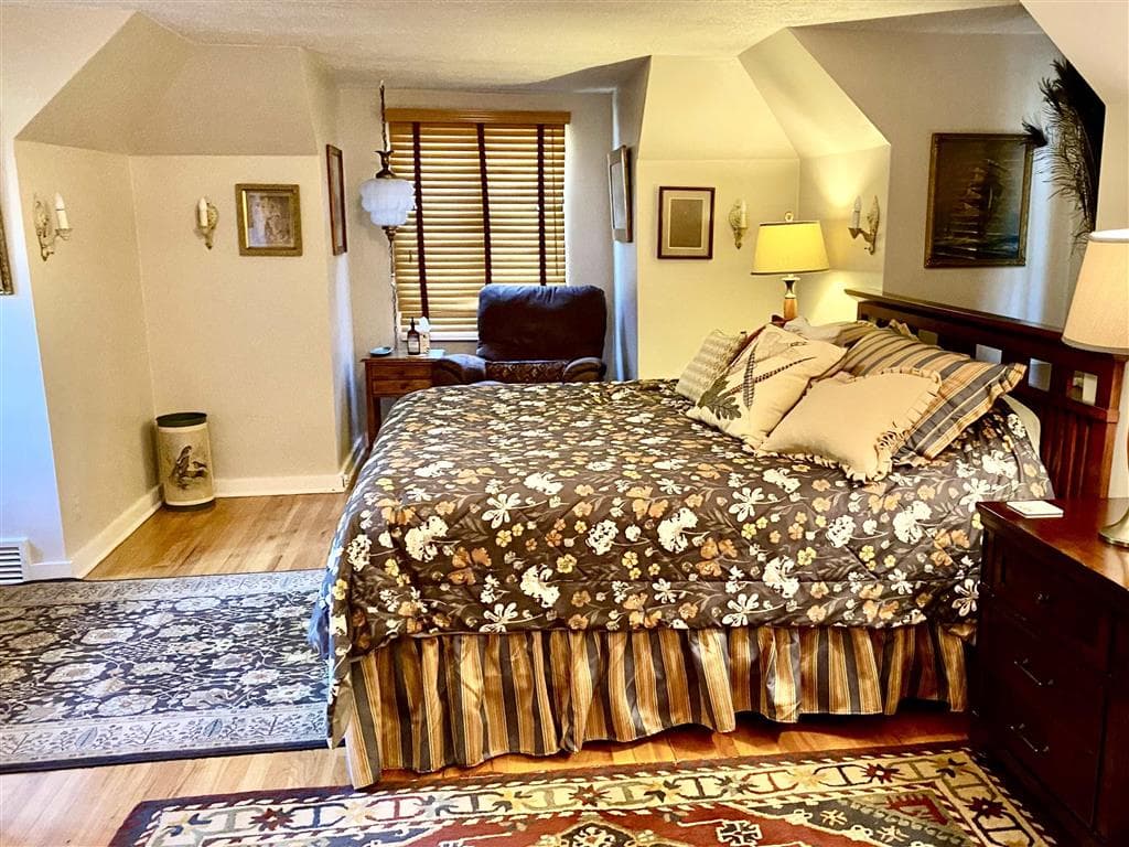 1300 Coburn Ave — photo 29 of 37