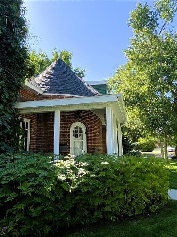 1300 Coburn Ave — photo 4 of 37