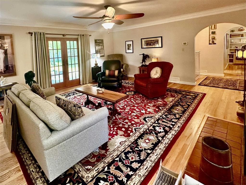 1300 Coburn Ave — photo 9 of 37