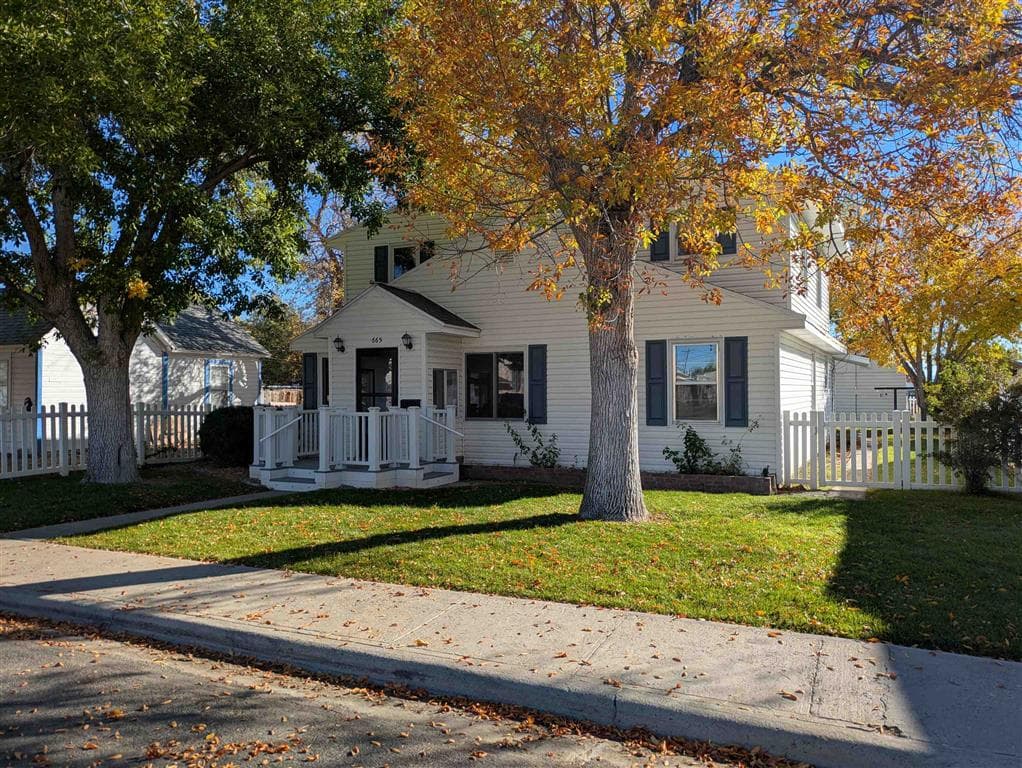 665 N Day St photo 1