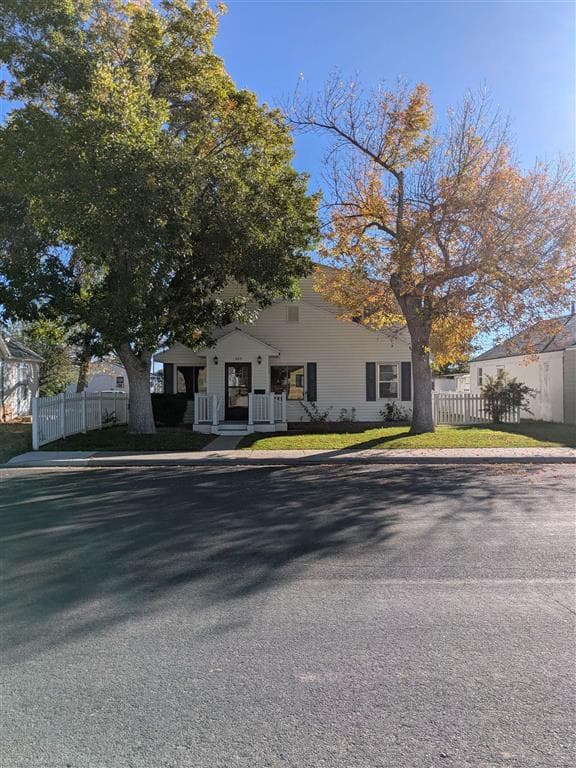 665 N Day St — photo 2 of 27