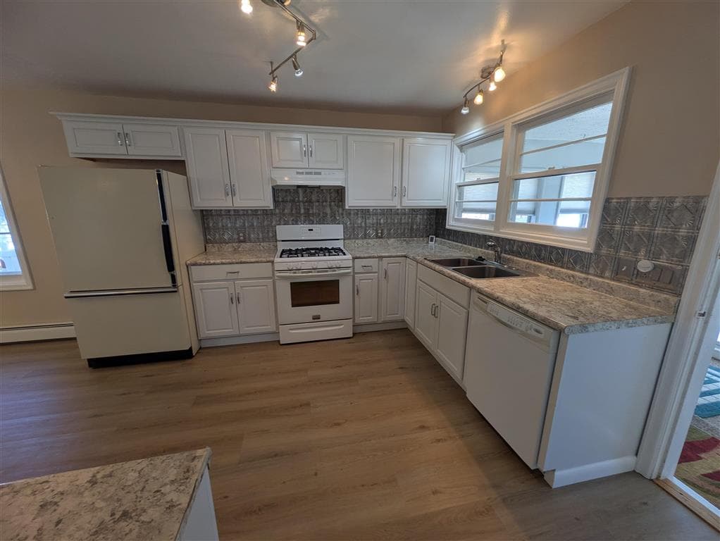 665 N Day St — photo 11 of 27