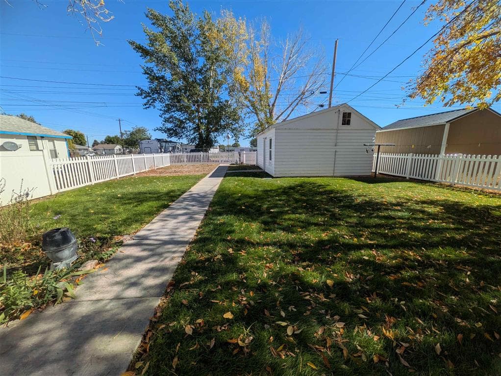 665 N Day St — photo 27 of 27