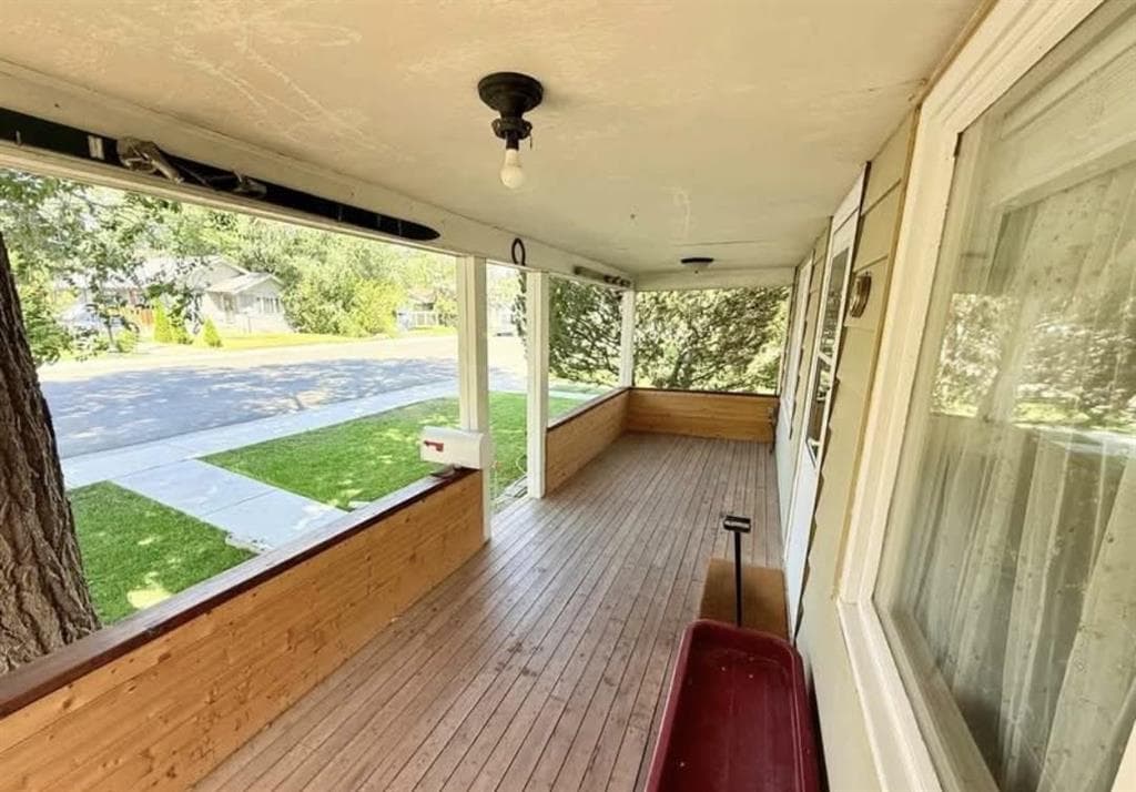 445 N Absaroka St — photo 2 of 42