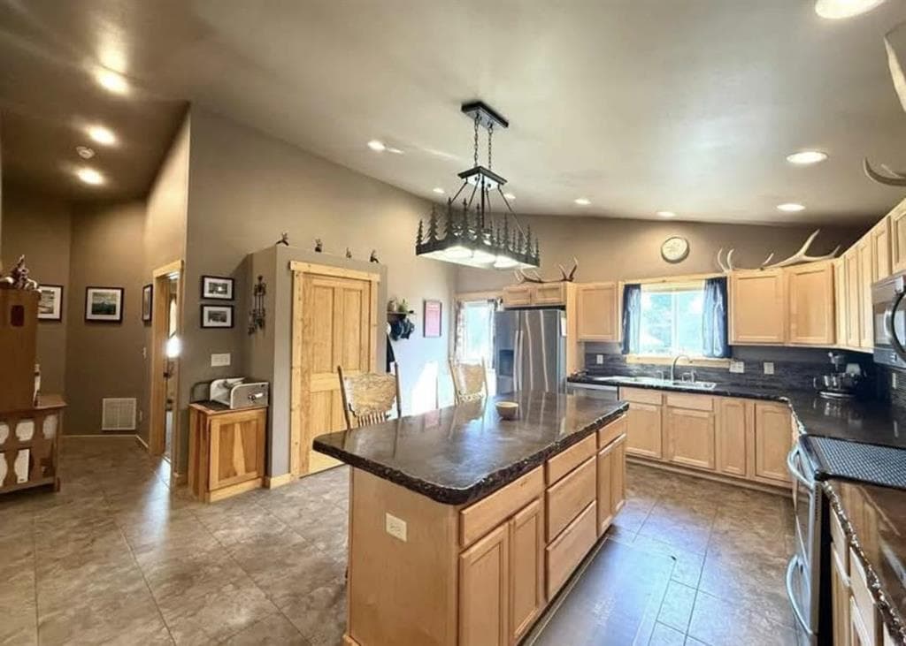 445 N Absaroka St — photo 12 of 42