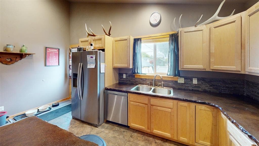 445 N Absaroka St — photo 13 of 42